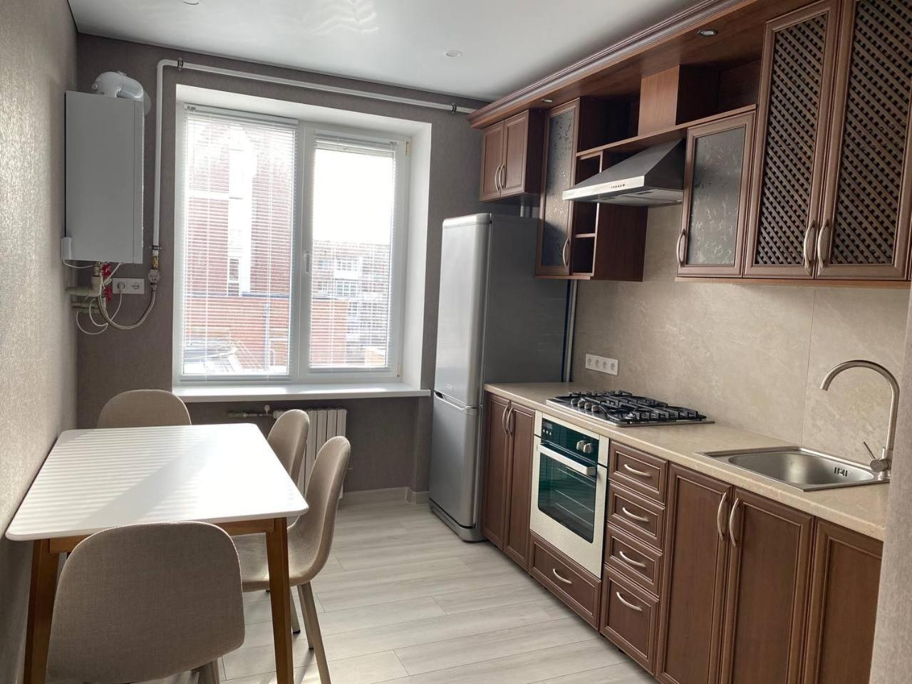 Apartpoltava Двокімнатні Апартаменти З Джакузі Біля Листопаду Exterior photo